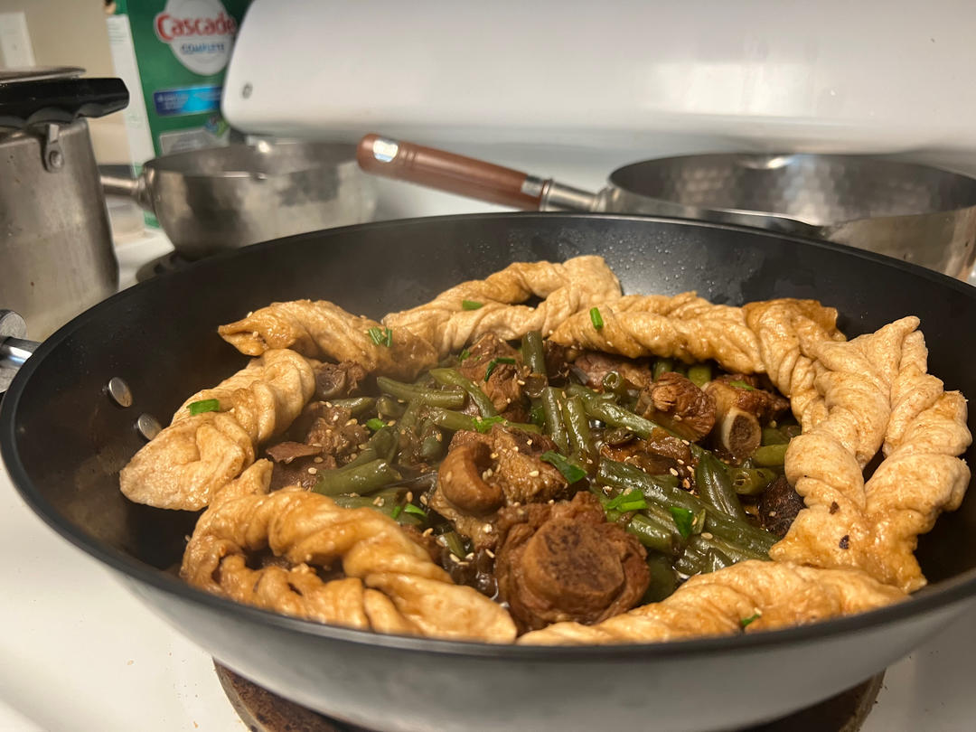 懒人一锅烩——排骨扁豆焖卷子