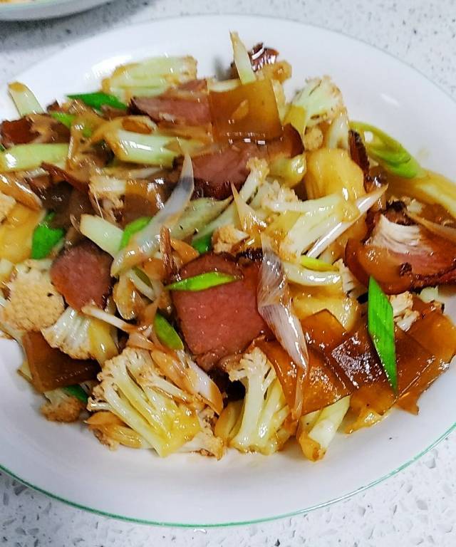 腊肉炒有机花菜