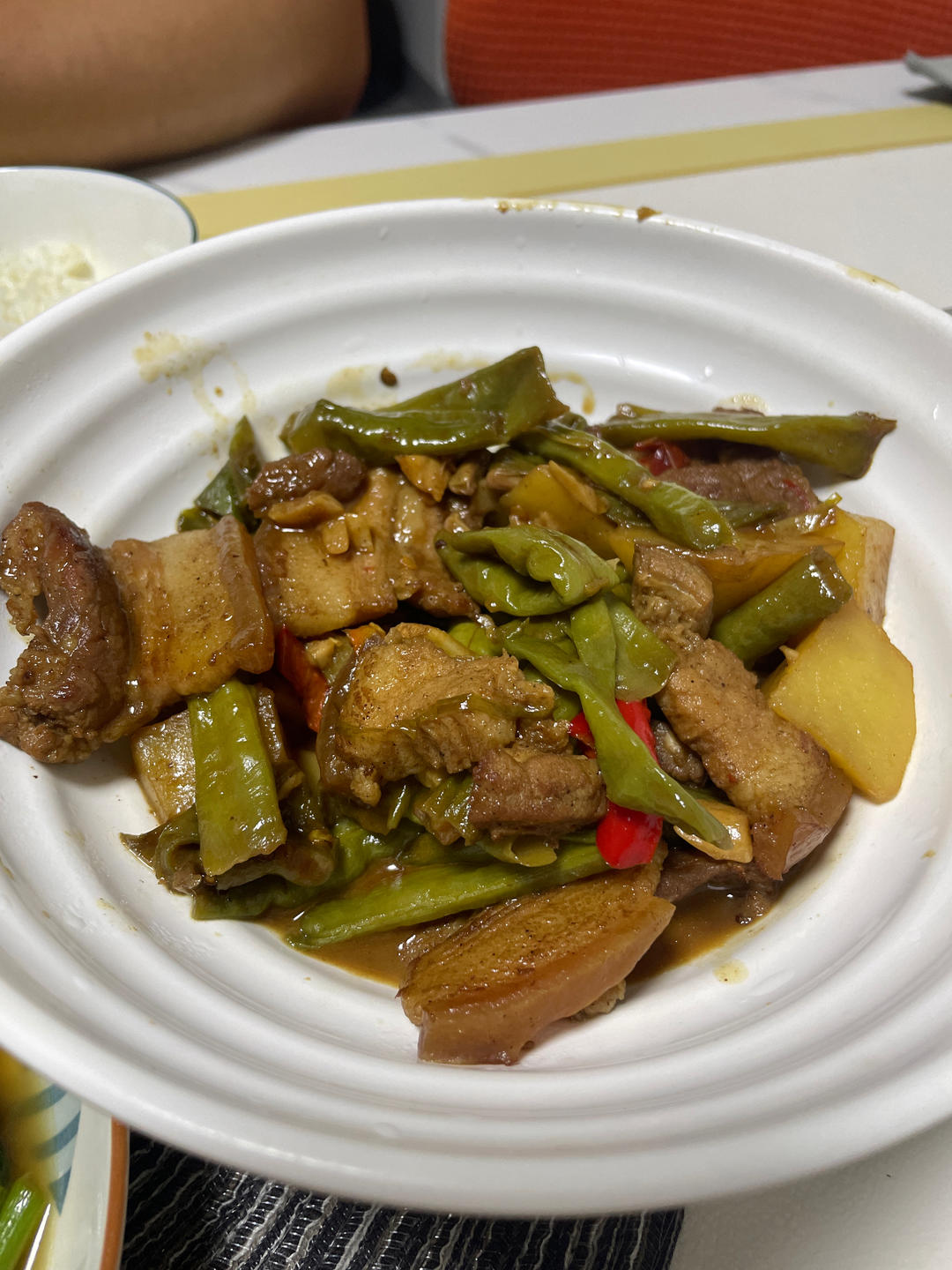 五花肉土豆炖豆角