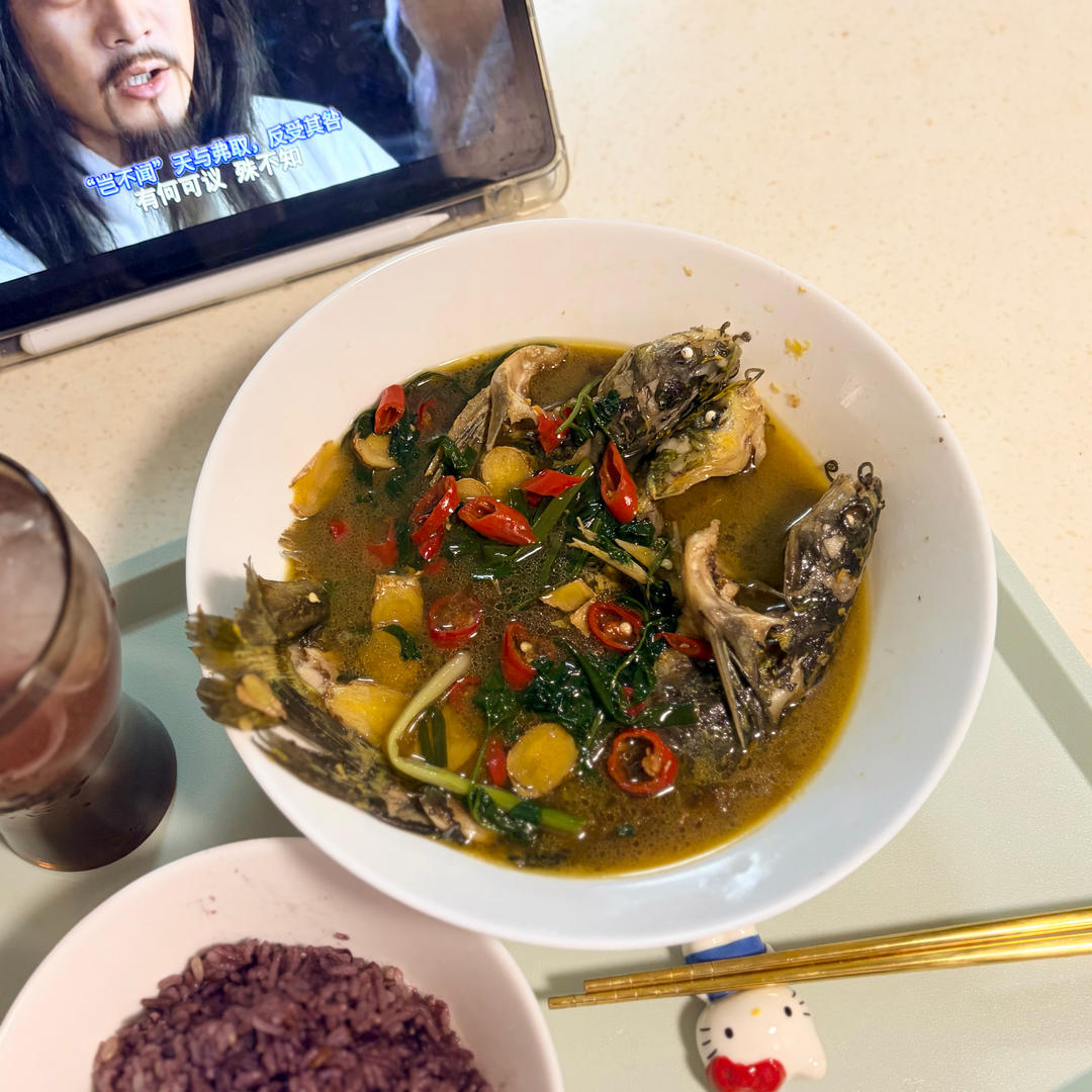 闷个黄骨鱼，黄丫头，黄鸭叫，家常简单味的！