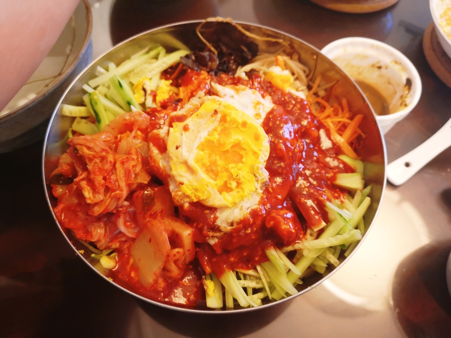 韩式拌饭，晚饭只做这一大碗就够一家人了！的做法 步骤3