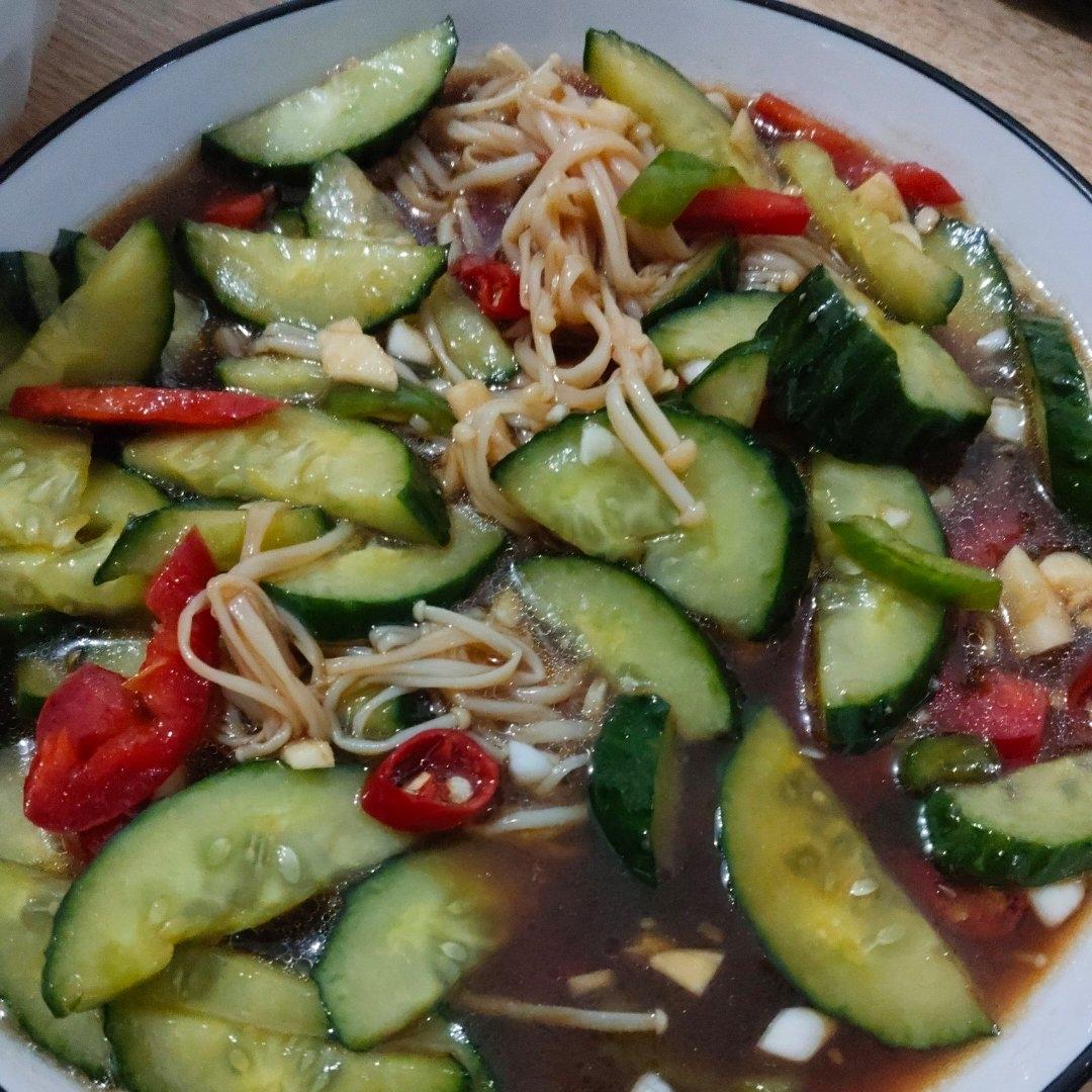 凉拌黄瓜金针菇