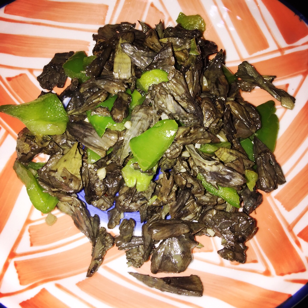 哨牙青做的青椒干巴菌
