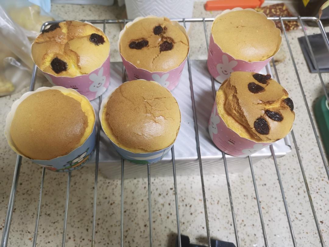 不塌不凹的纸杯戚风蛋糕