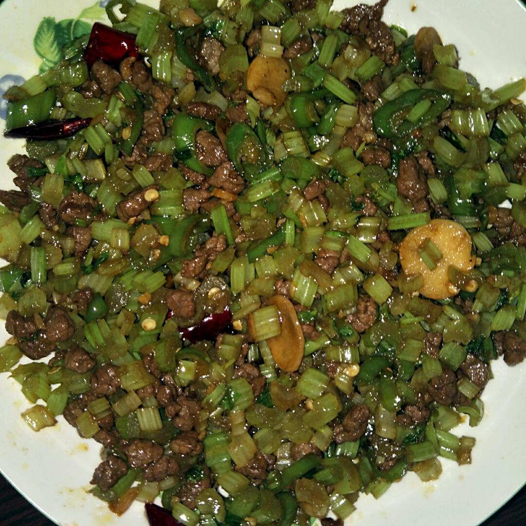 芹菜牛肉末「下饭神器」
