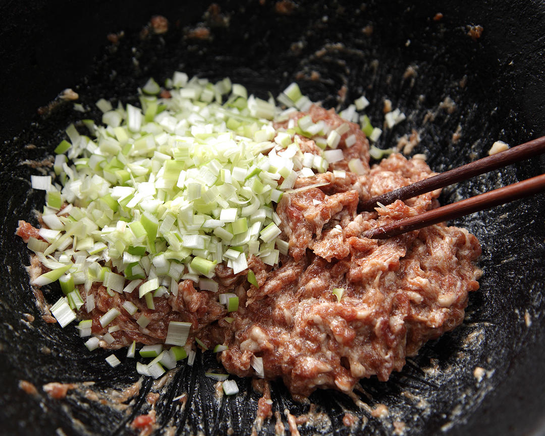 吃饺子的肉馅这样调理才好吃哦！的做法 步骤8