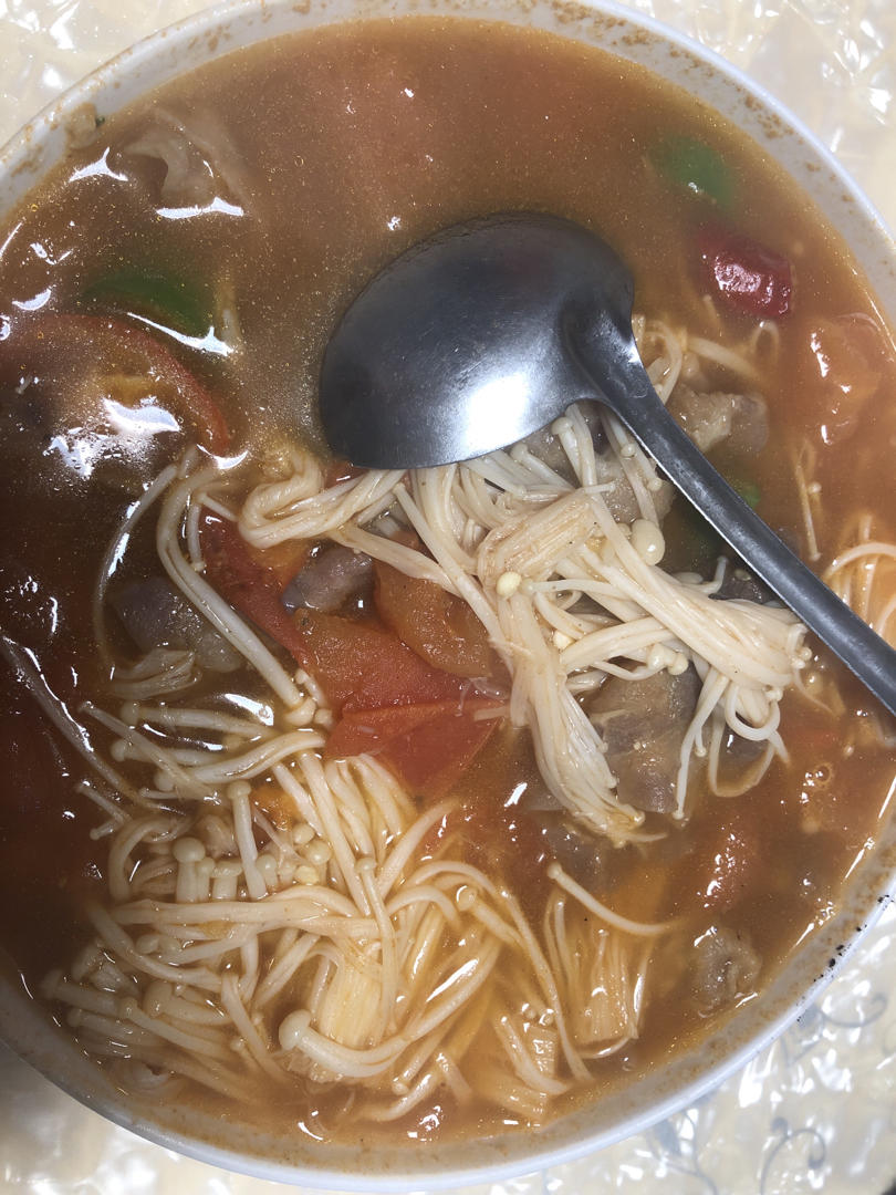 金针菇番茄肥牛卷