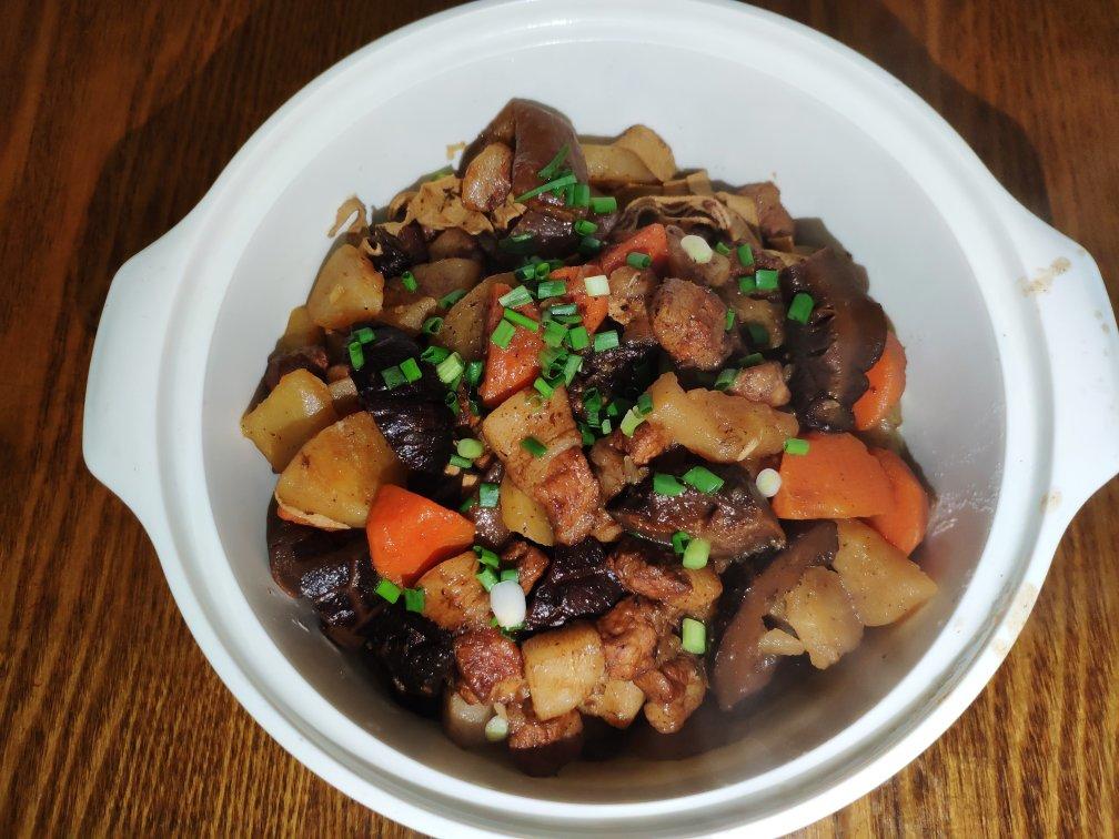 土豆胡萝卜红烧肉