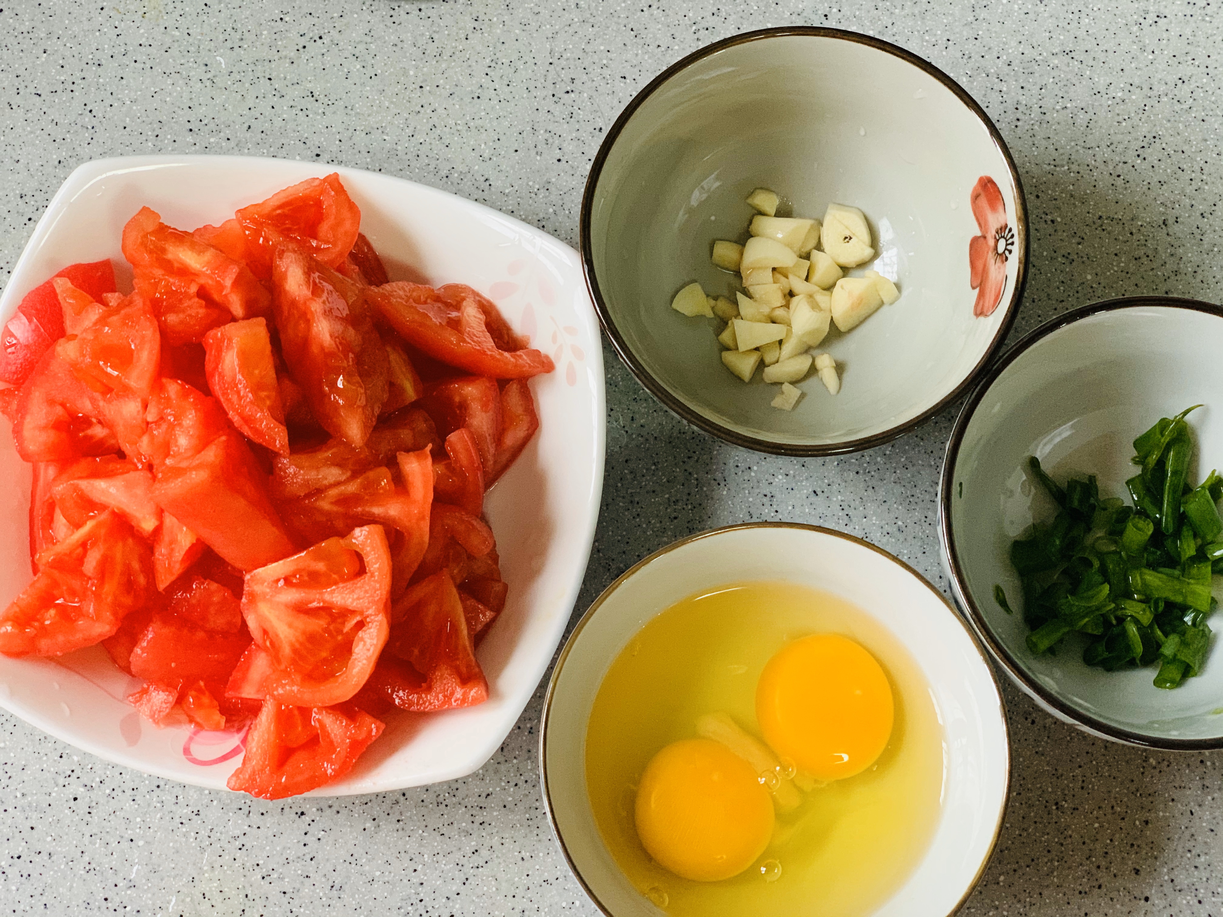 宇宙无敌好吃的西红柿鸡蛋面 三口之家的快手一餐的做法 步骤3