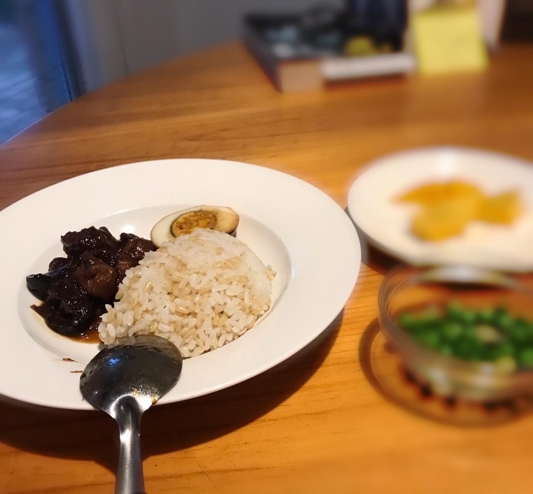 洋葱酥卤肉饭