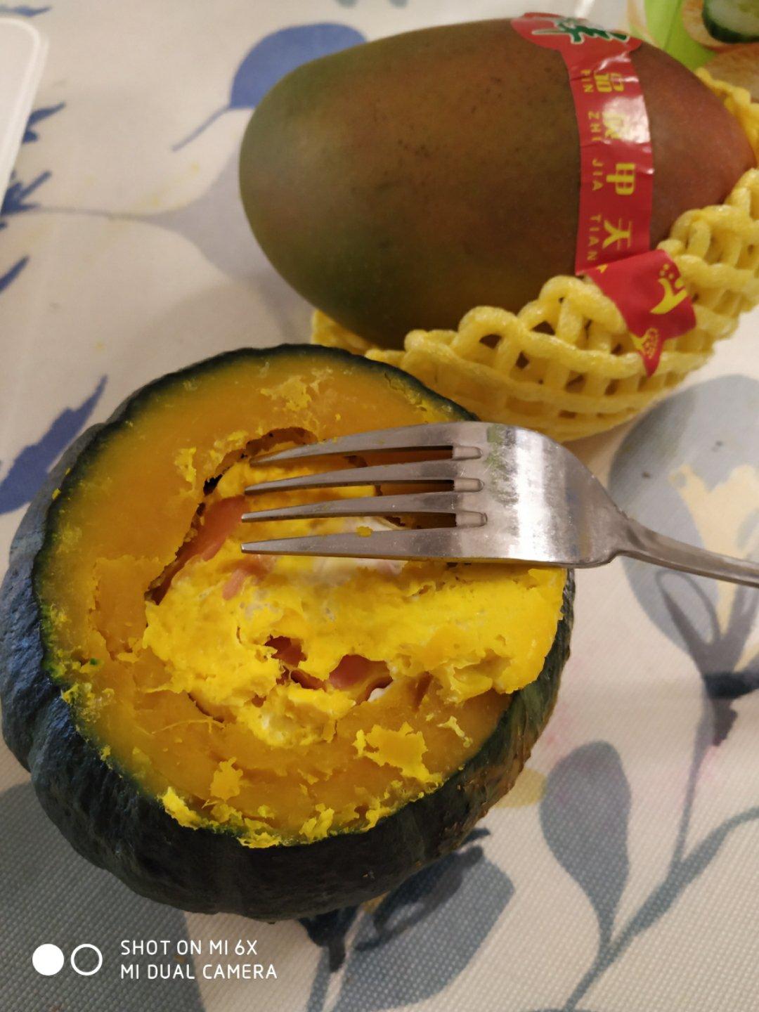 微波炉四分钟搞定的贝贝南瓜焗蛋|减脂又好吃