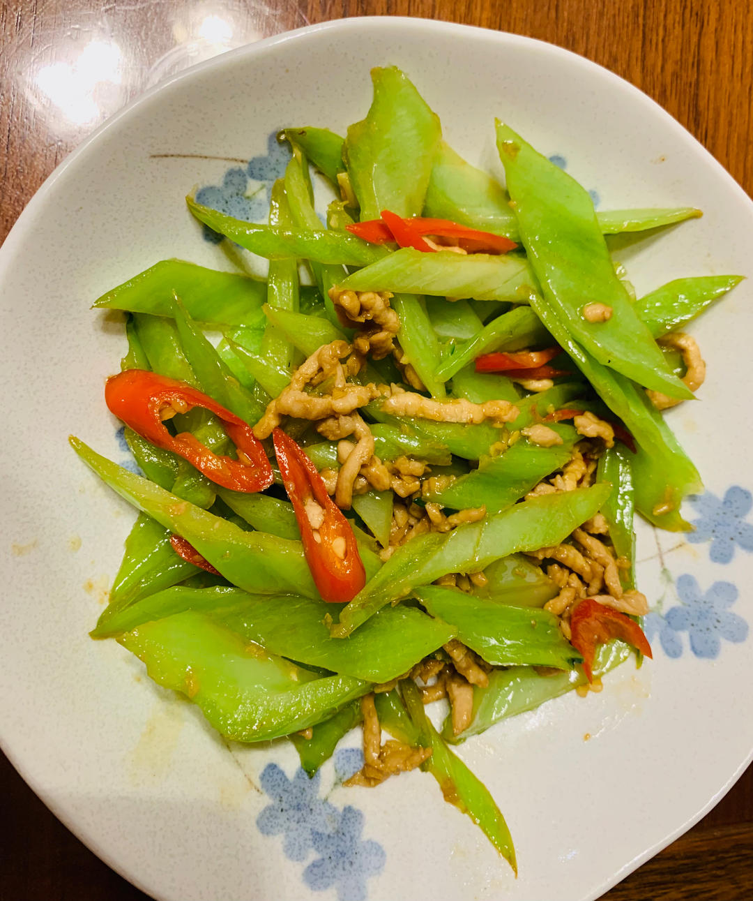 芥菜这样炒~不但不苦不涩~而且非常鲜甜美味~连小孩都喜欢吃