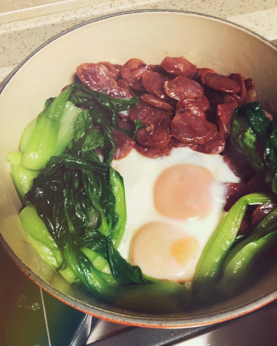 铸铁锅腊肠煲仔饭
