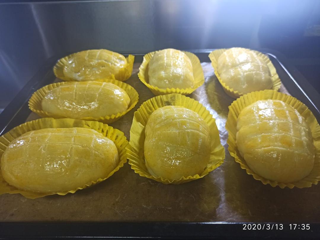 好吃到炸裂的港式菠萝包（附带制作酥皮的小视频）