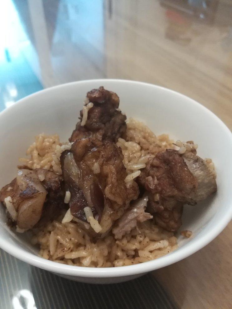 【排骨焖饭】