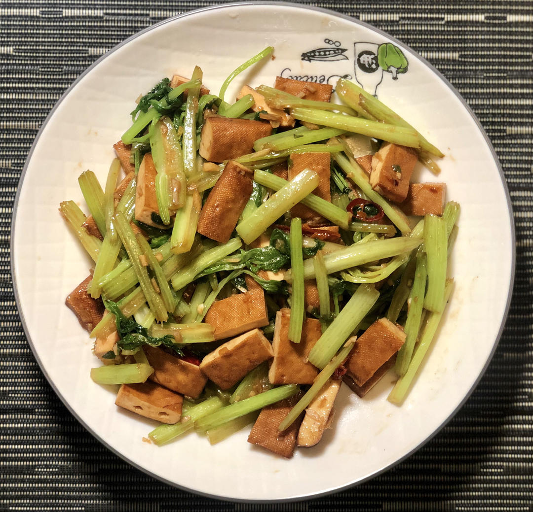 入味爆香的芹菜炒香干