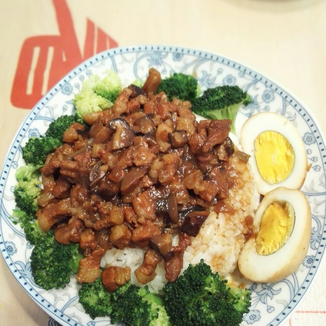 洋葱酥卤肉饭