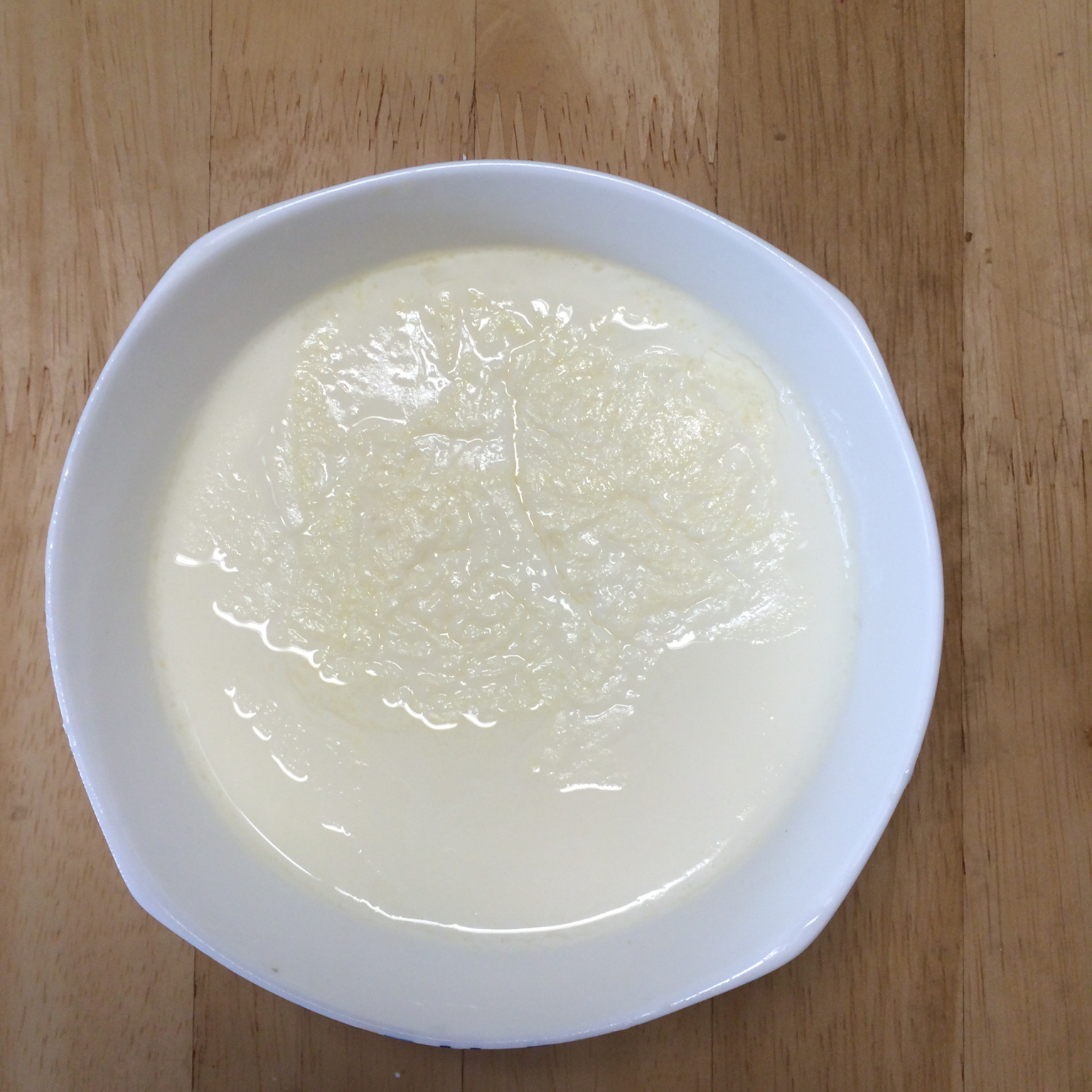 双皮奶（科学方子：淡奶油兑牛奶以假乱真乳脂达到8%的水牛奶，在家轻松做出正宗顺德味儿）