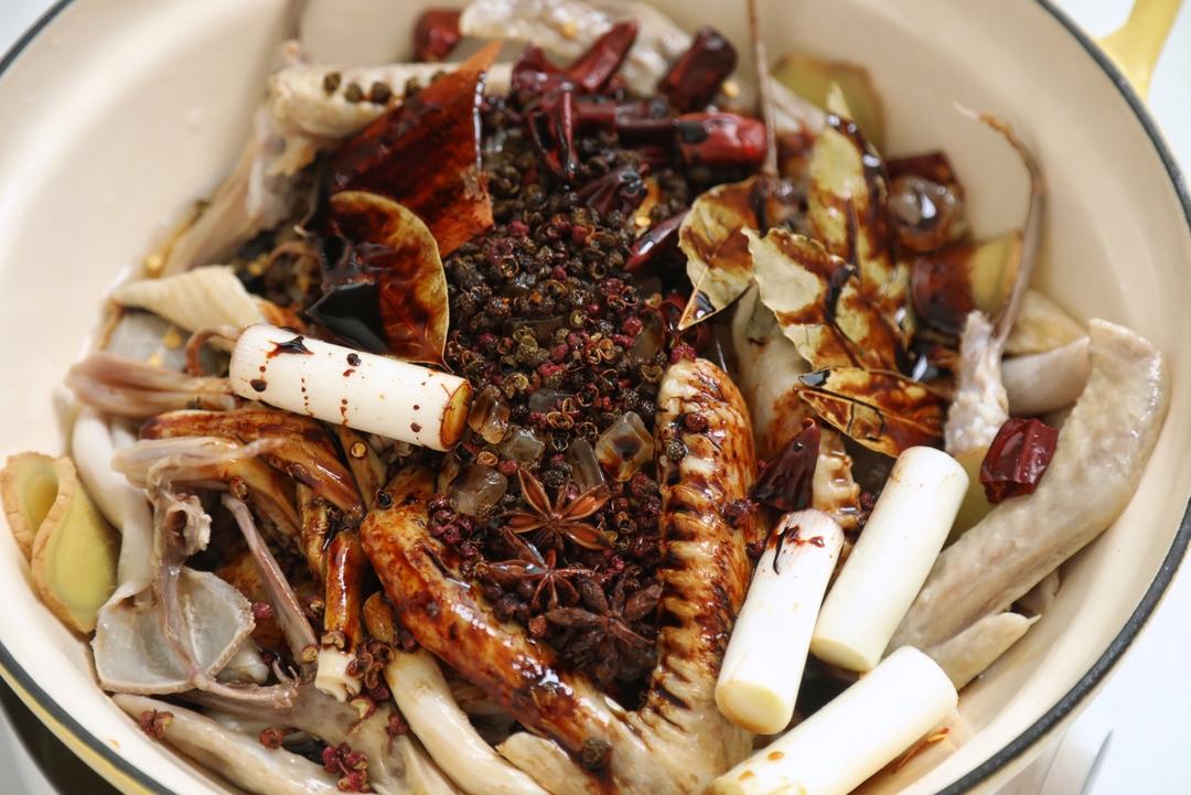 零难度自制辣卤鸭货，宅家零嘴一起啃不停的做法 步骤6