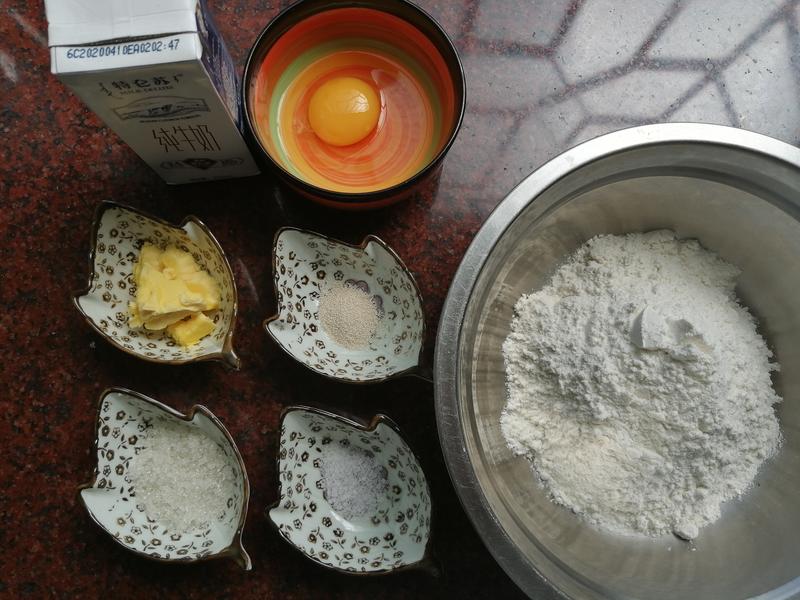 纯奶手撕吐司的做法 步骤1