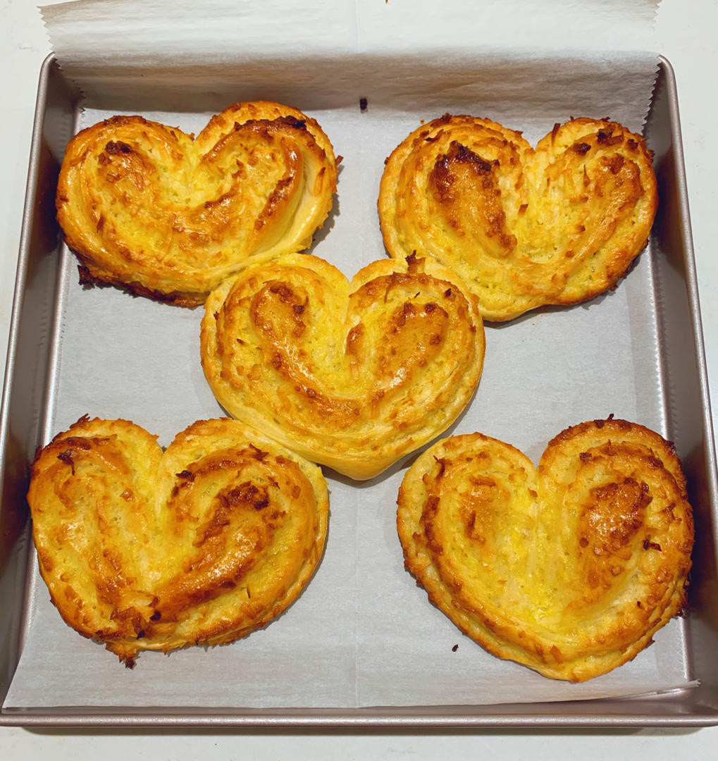 iphone拍摄 于 2020-11-26 12:12:11 赞 心形椰蓉面包 中种面团 ,高 