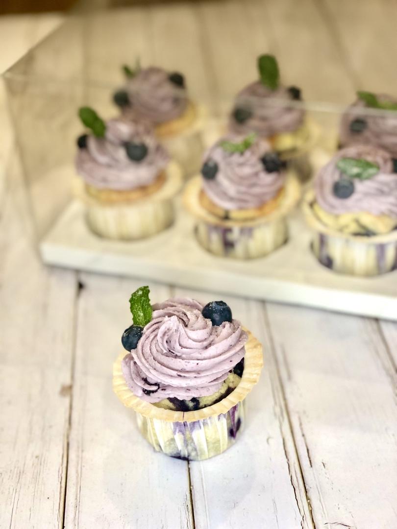 爆浆蓝莓乳酪cupcake配奶油奶酪顶
