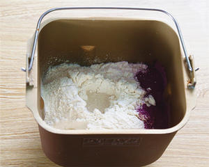 奶香浓郁紫薯面包的做法的做法 步骤2