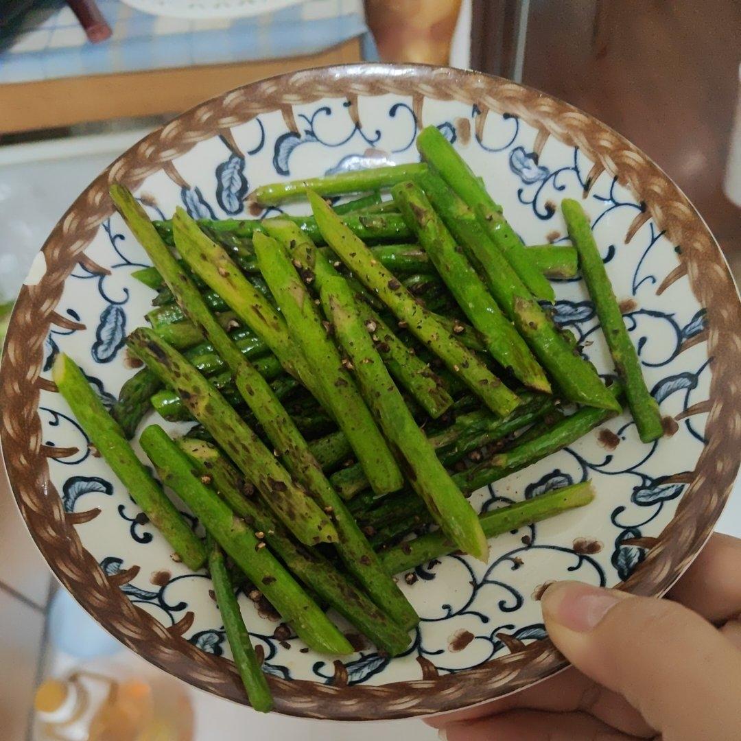 黑胡椒煎芦笋（新手水焯版）——牛排搭档