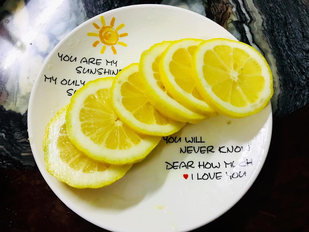 美白大作战的自制柠檬水的做法