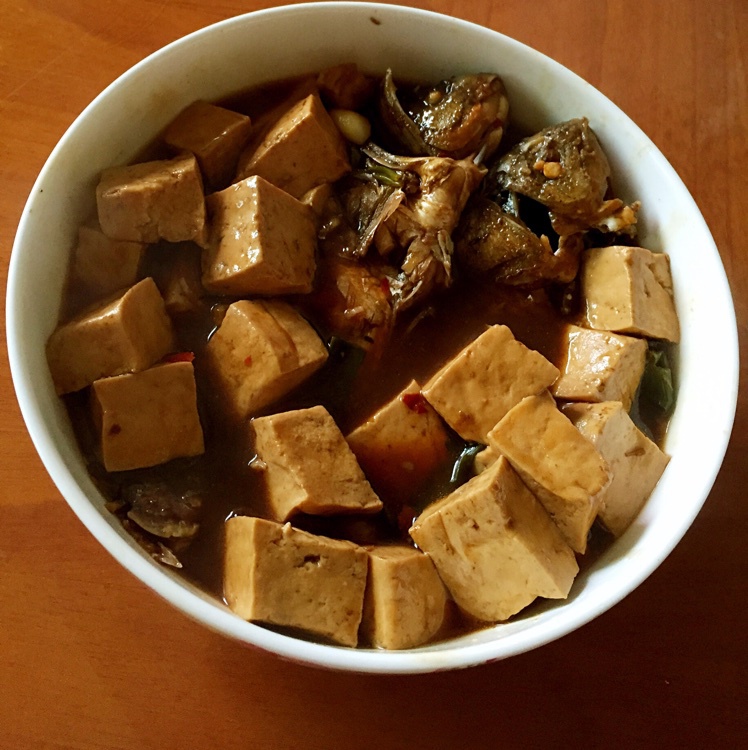麻辣豆腐烧鲫鱼