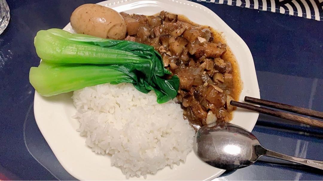 洋葱酥卤肉饭
