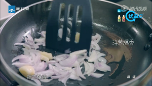 《十二道锋味》第三季——银鱼白虾意大利面的做法 步骤6