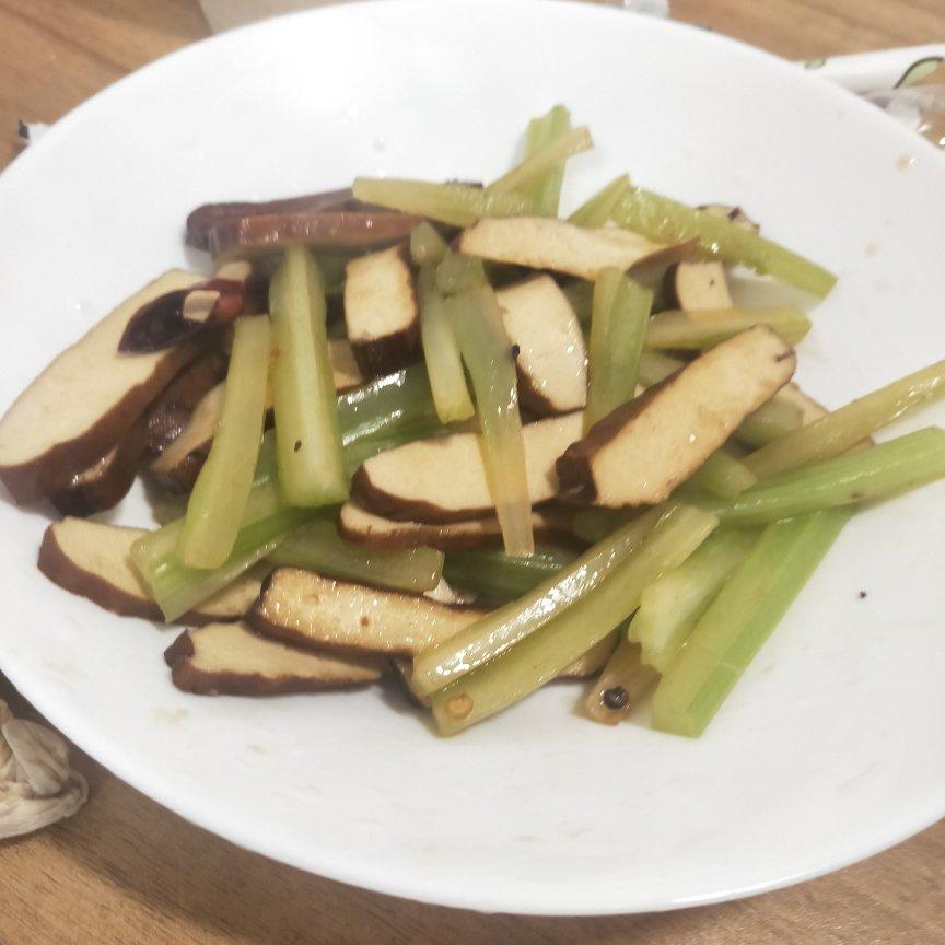 西芹炒豆干