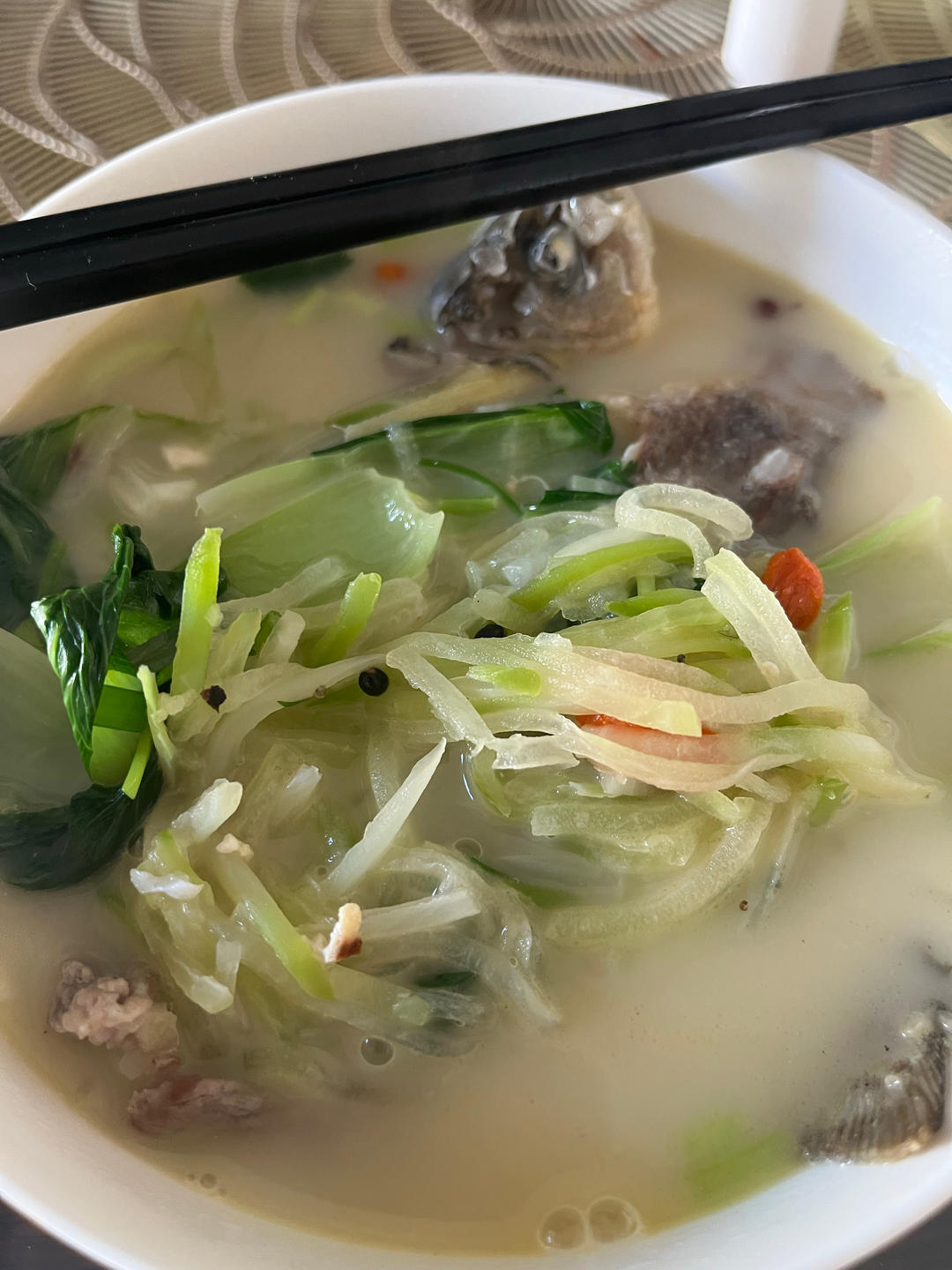 厨师长教你：“鲫鱼豆腐汤”的家常做法，满满的烹饪原理