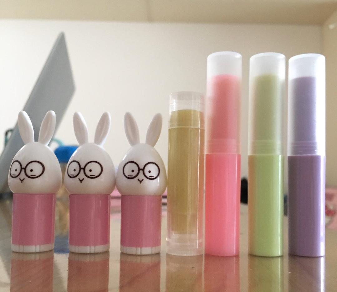 土蜂蜡润唇膏，天然到可以吃。