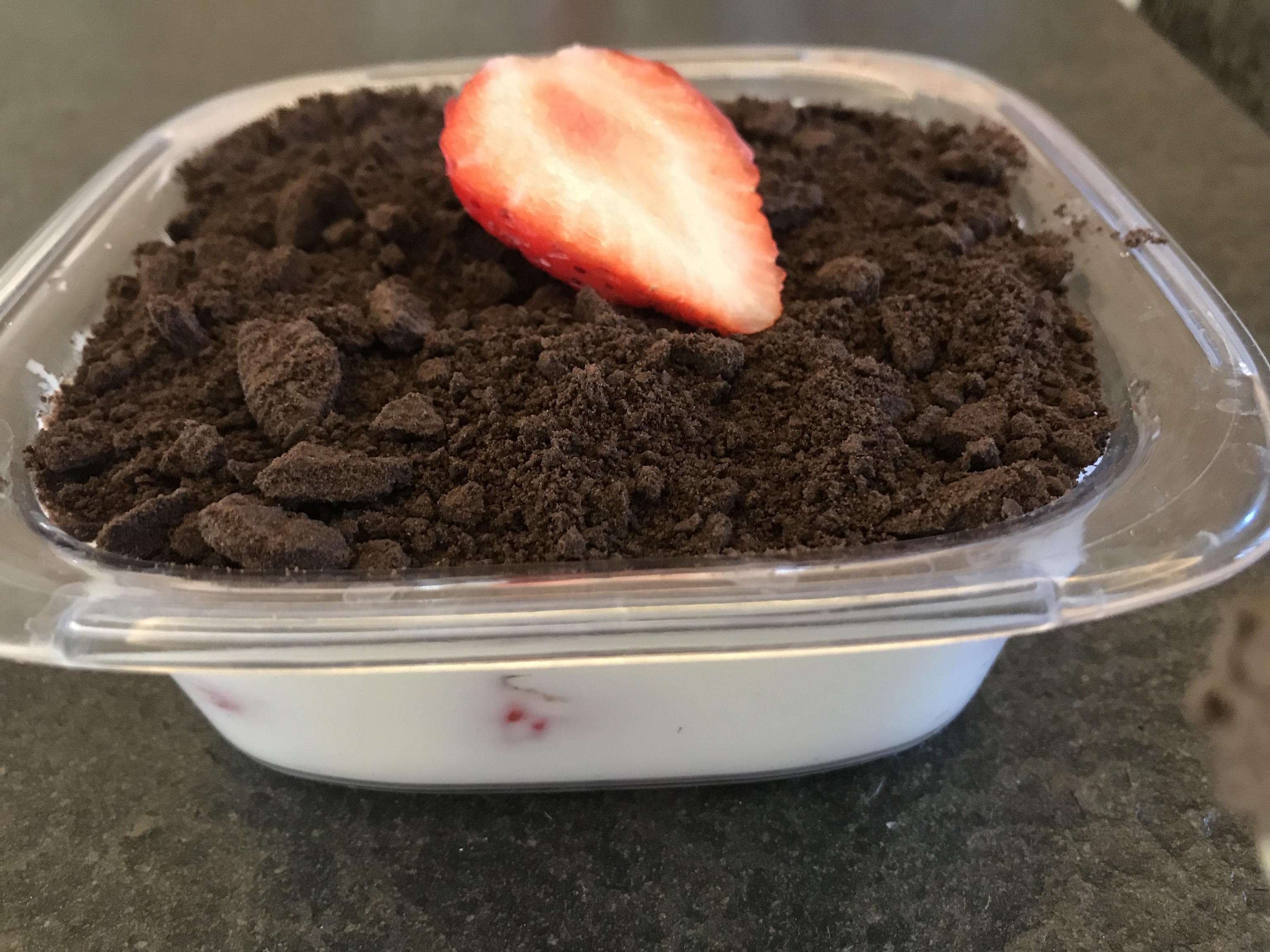 草莓奥利奥酸奶拌的做法