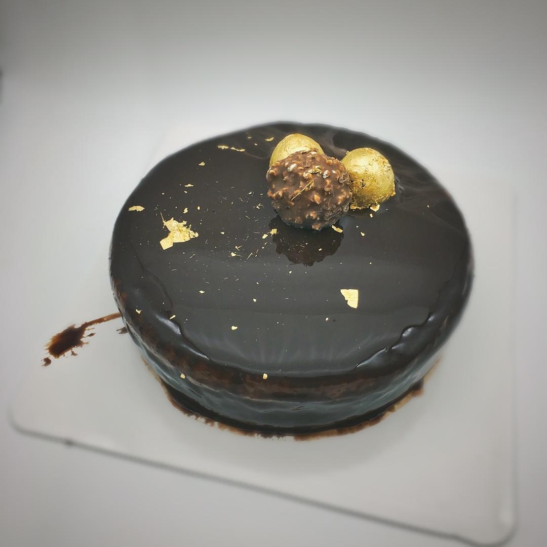 巧克力镜面淋酱<熊谷裕子>--让甜点穿上光泽亮丽的淋面外衣