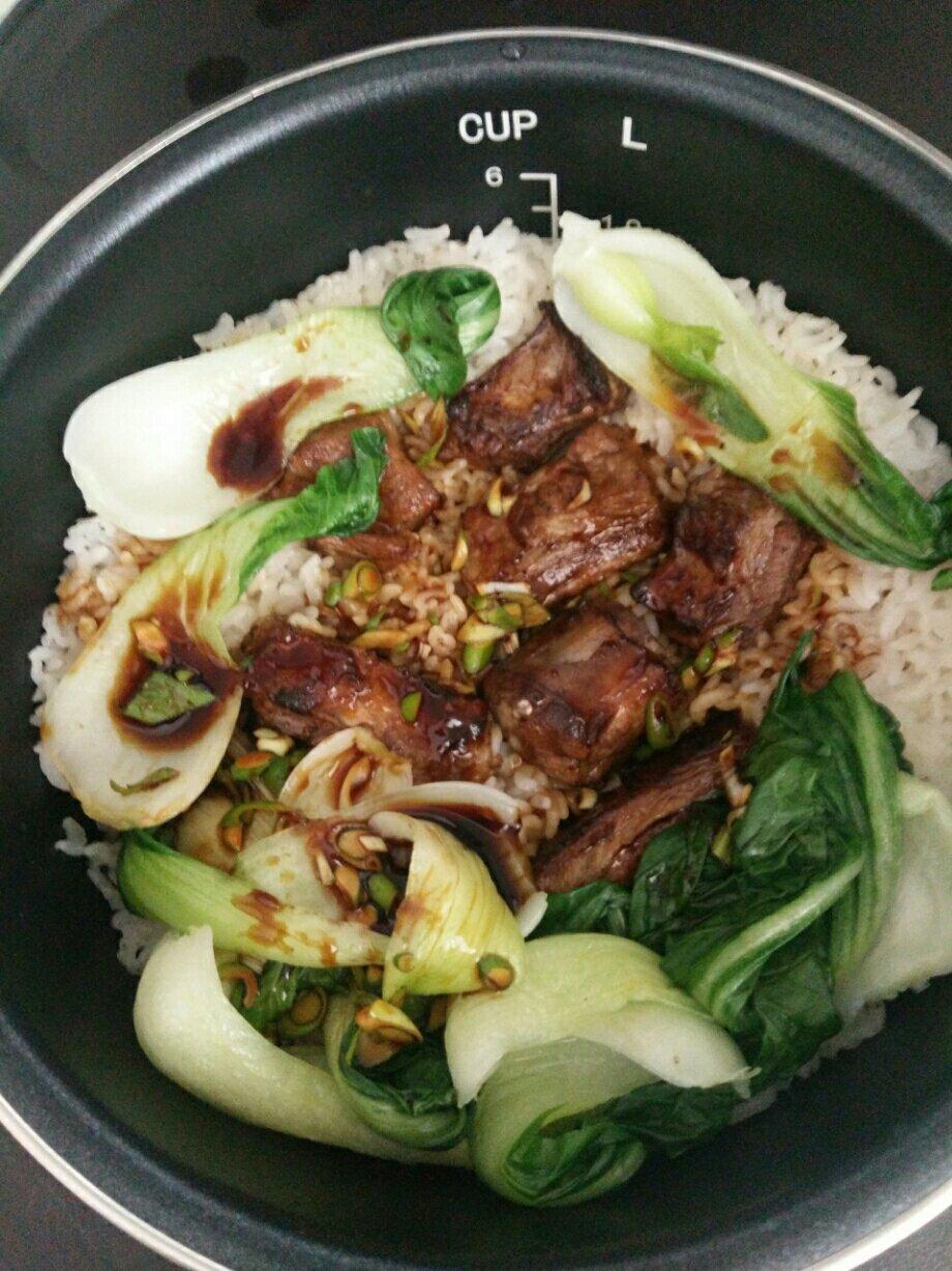 喷香排骨焖饭（爆好吃）