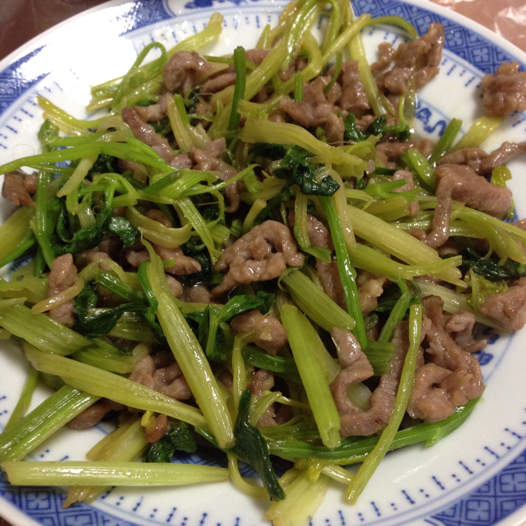 芹菜炒肉！