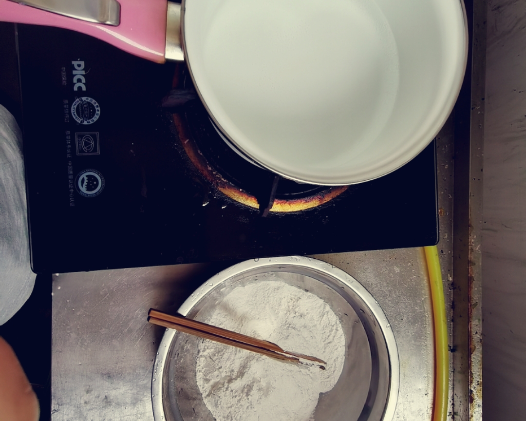 糯米香葱白糖卷的做法 步骤1