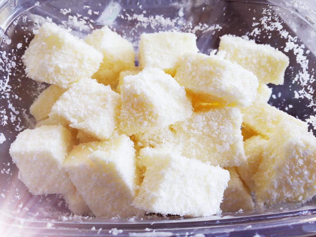 椰丝牛奶小方糕