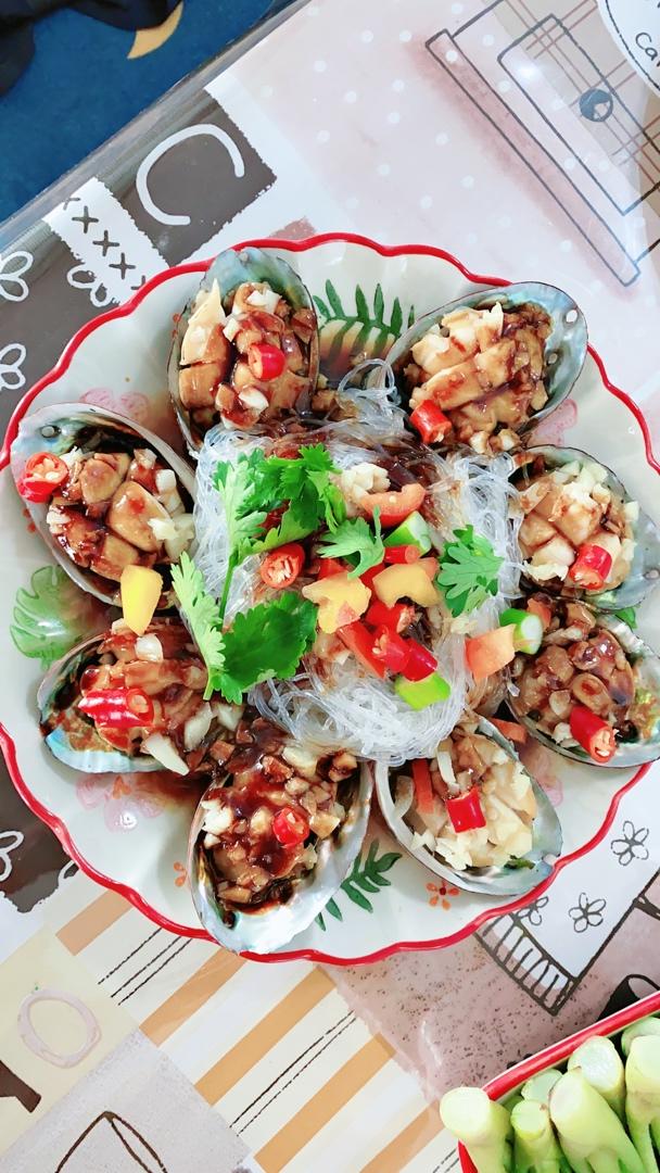 蒜蓉粉丝蒸鲍鱼