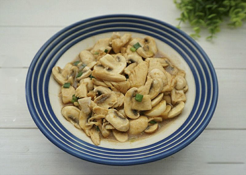 白蘑菇怎么炒好吃「白蘑菇怎么炒好吃的做法」