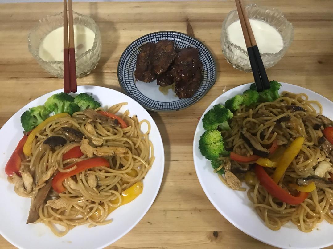 黑椒鸡丝意面