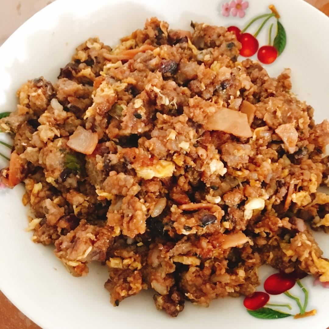 据说是 正宗酱油炒饭