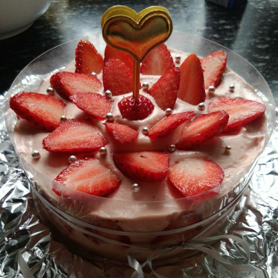 6寸草莓慕斯蛋糕