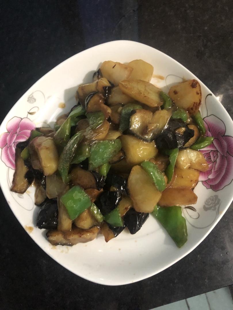 茄子🍆炒土豆🥔（地三鲜）