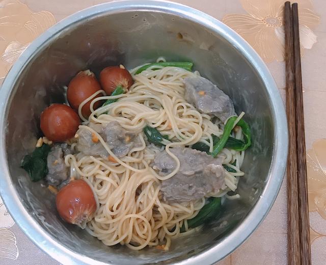 周末不上班,在家里捣鼓的快手早餐—飘香拌面🍜的做法