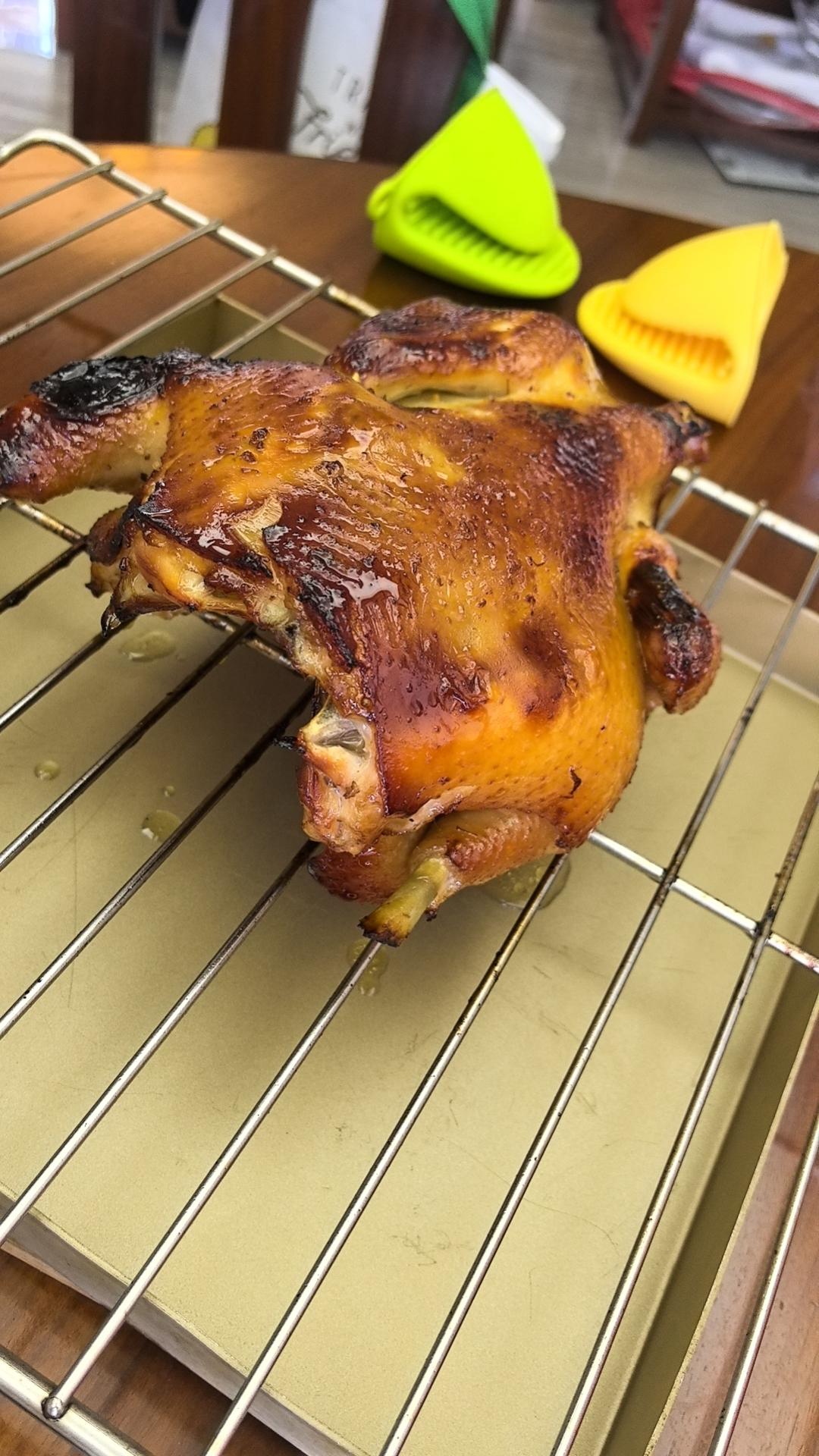 鲜嫩多汁，外酥里嫩的秘制奥尔良烤鸡