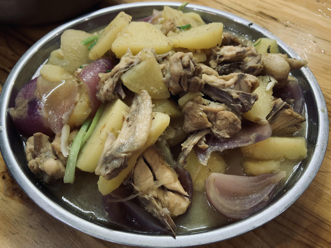 土豆焖鸡（广式姜葱炒鸡）